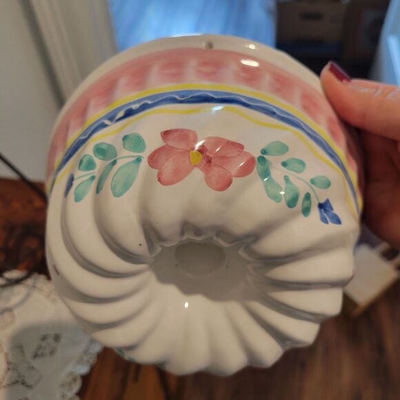 Vtg Ceramic Jello Bundt Mold White Pink Blue Green Hand Painted Italy Wall Decor - Picture 8 of 10